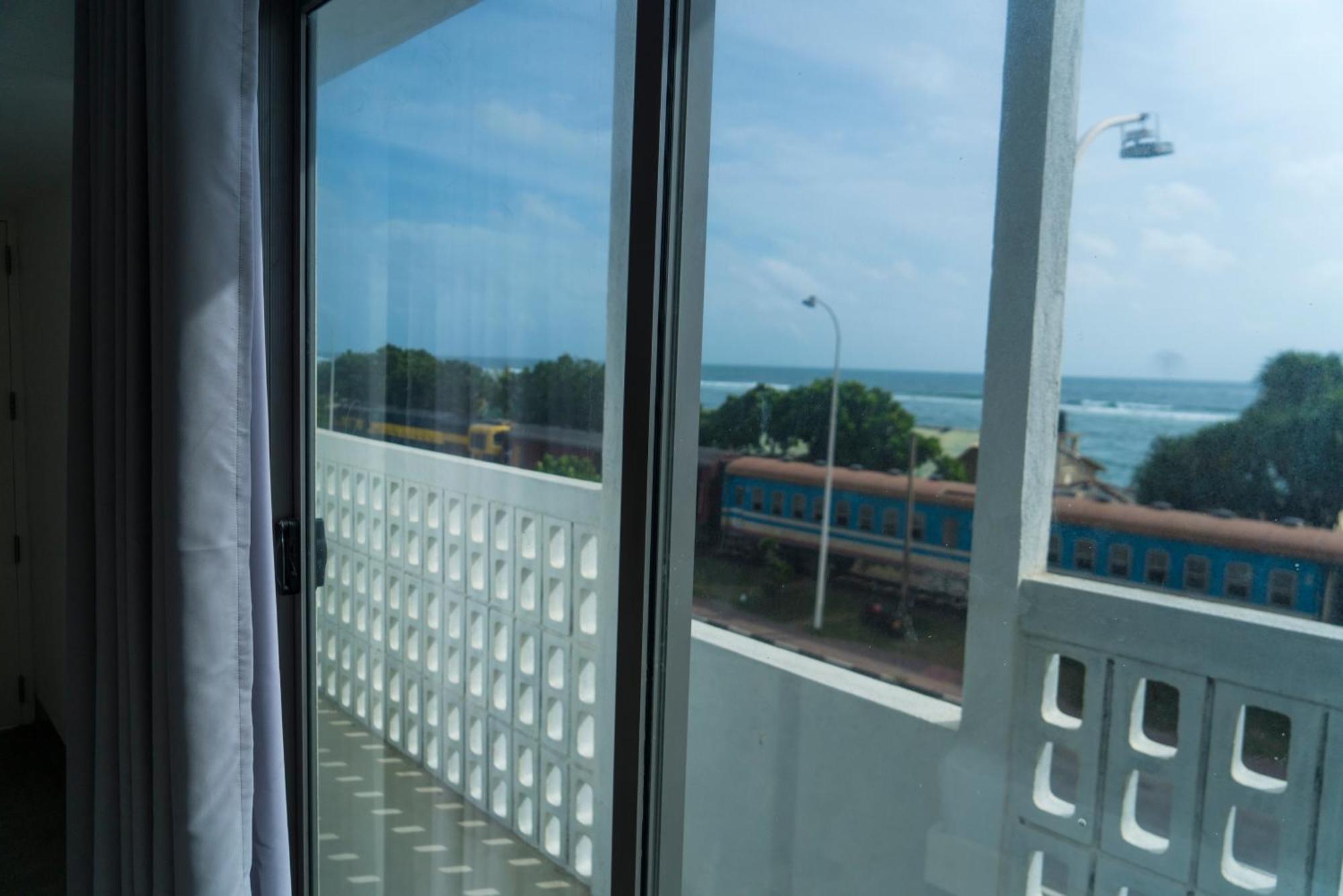 Four Petals Inn Colombo Exterior foto